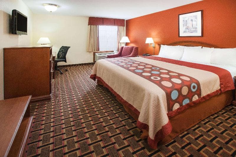 Super 8 by Wyndham White Hall 4