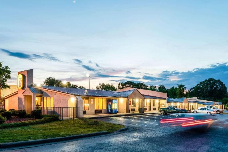 Super 8 By Wyndham Monroe 5