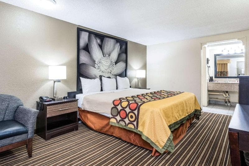 Super 8 By Wyndham Monroe 2