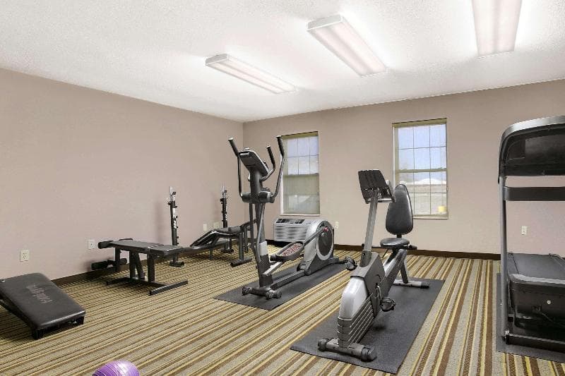 Super 8 by Wyndham Strafford/Springfield Area photo 1