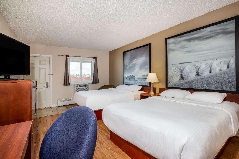 Super 8 By Wyndham Smoky Lake 3