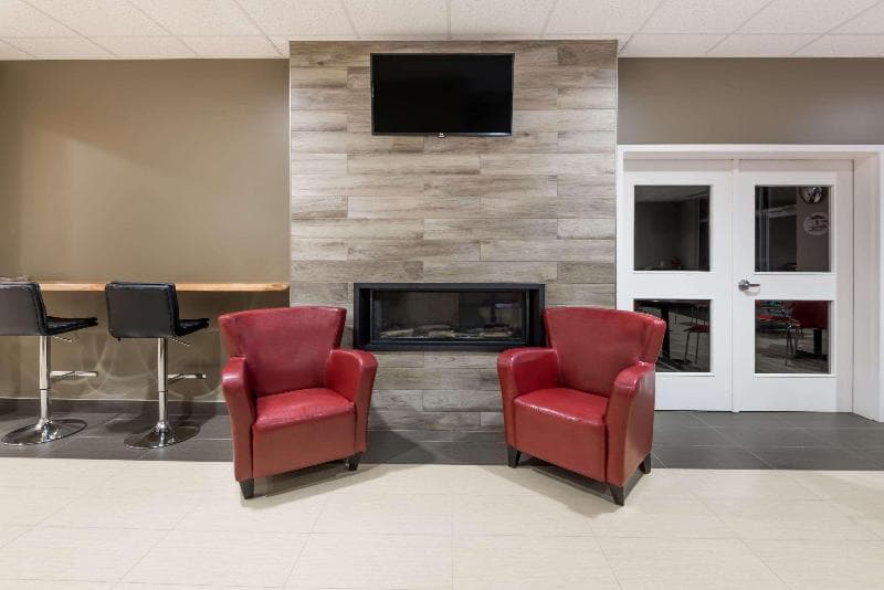 Super 8 By Wyndham Mont Laurier 4