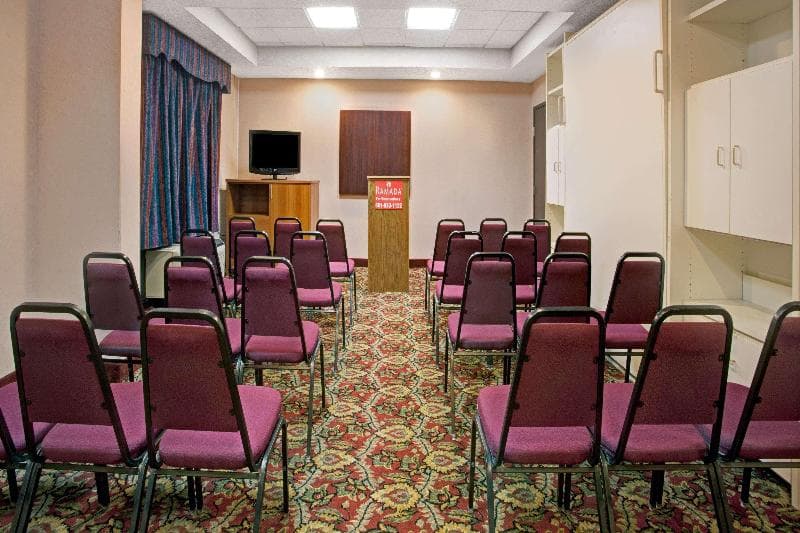 Ramada by Wyndham Pearl/Jackson Airport photo 1