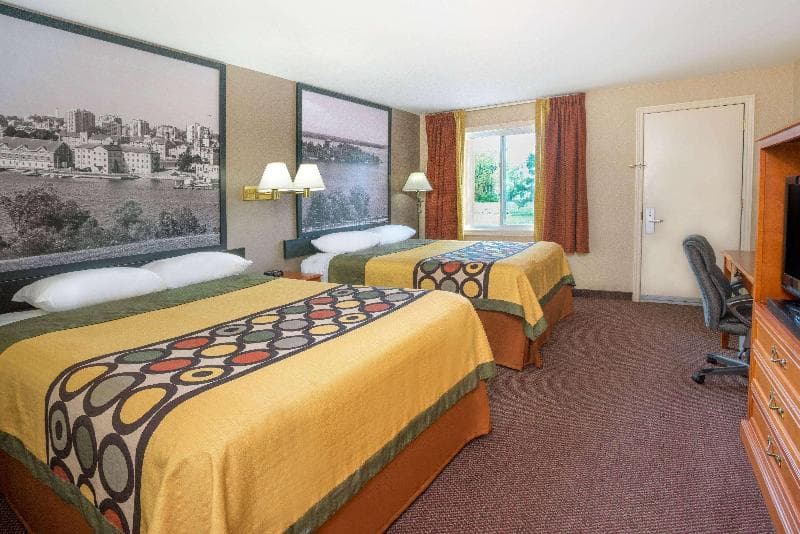 Super 8 By Wyndham Kingston 4