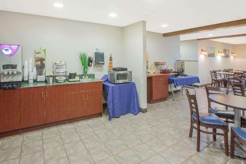 Microtel Inn & Suites by Wyndham Manistee photo 1