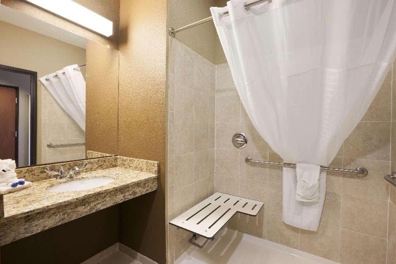 Microtel Inn & Suites by Wyndham Cotulla 3