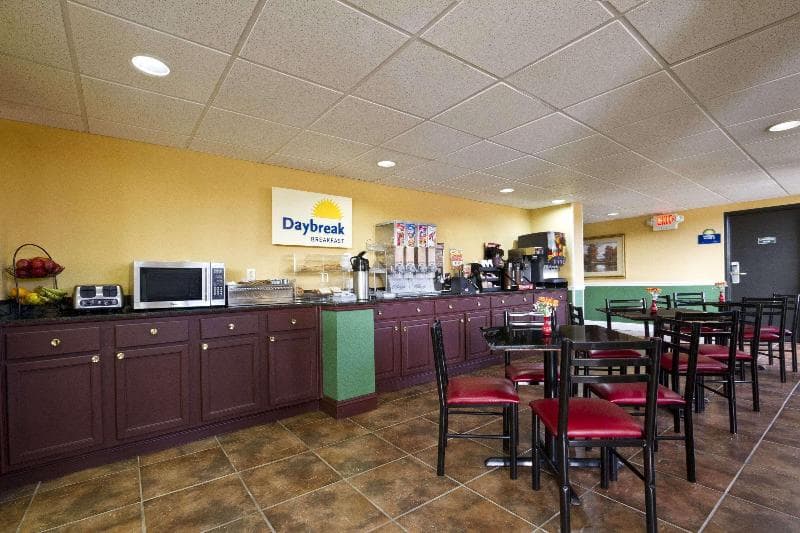Days Inn & Suites Duncan/Spartanburg 5