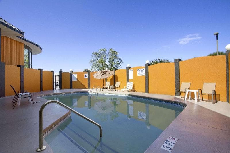 Days Inn & Suites Duncan/Spartanburg 4