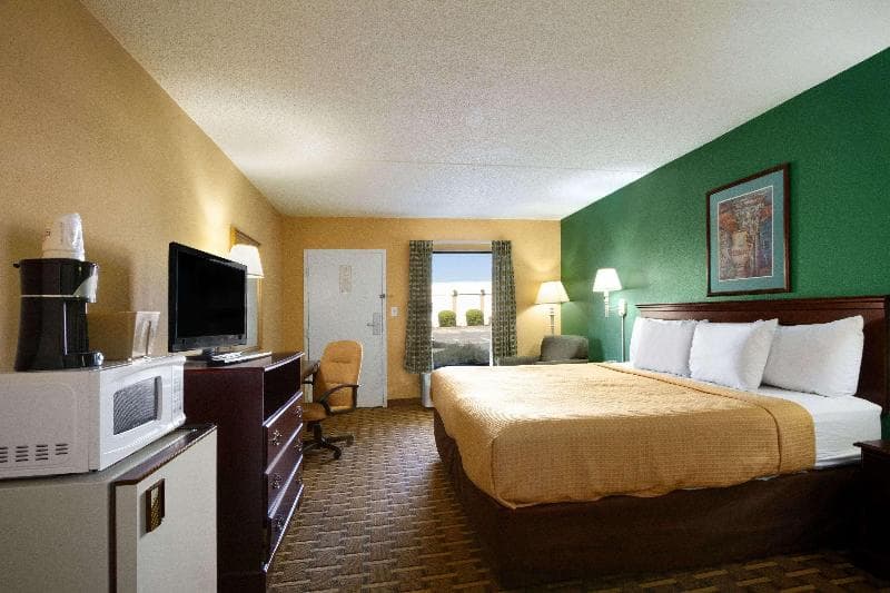 Days Inn & Suites Duncan/Spartanburg main