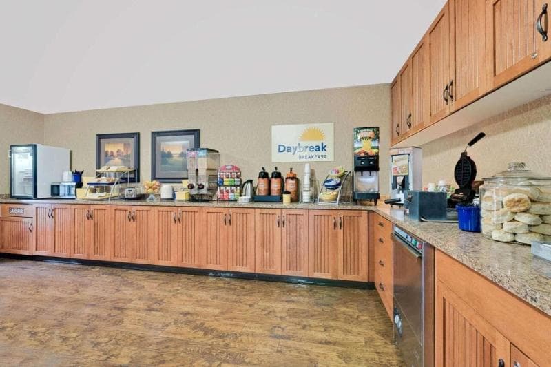 Days Inn by Wyndham International Falls 3