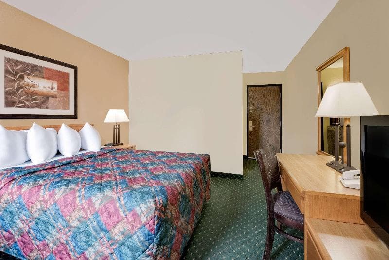 Days Inn by Wyndham International Falls 5