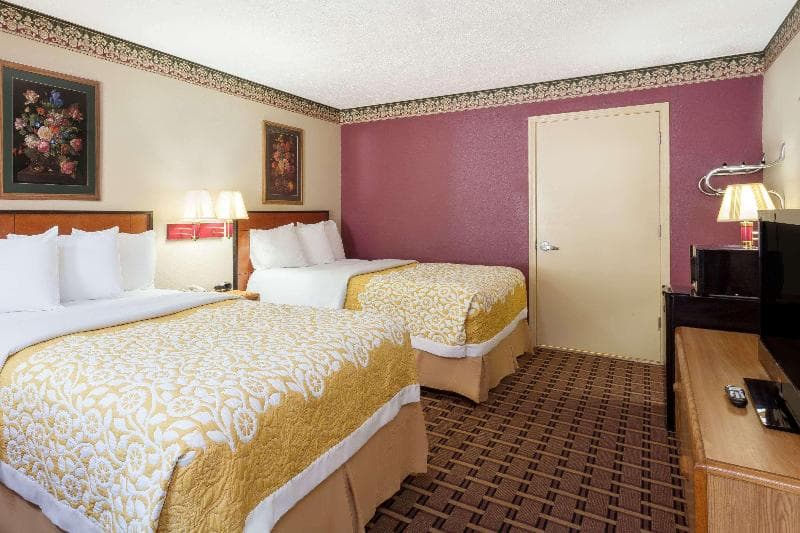 Days Inn by Wyndham Lexington 2