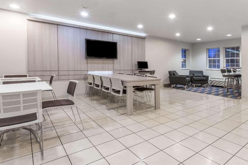 Microtel Inn & Suites by Wyndham Modesto Ceres 1