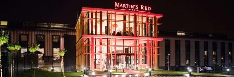 Martins Red 3