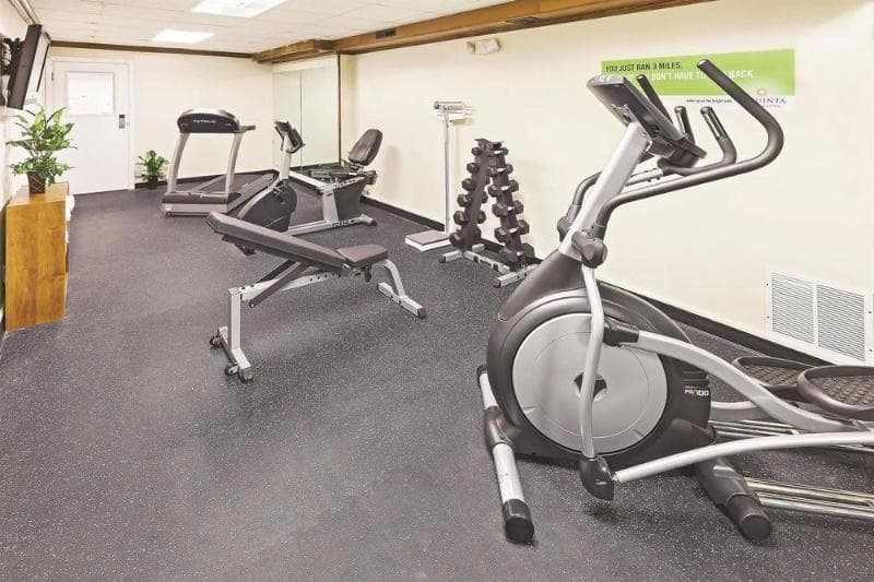 Days Inn & Suites Bartlesville 3
