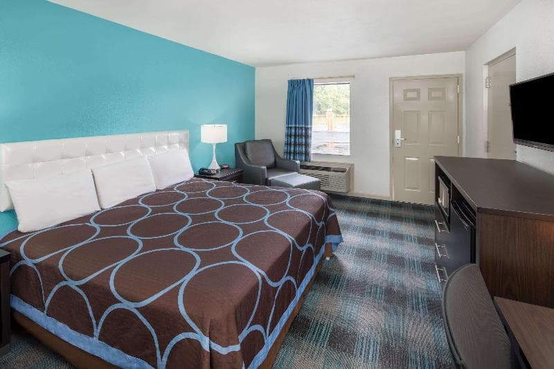 Howard Johnson by Wyndham Vicksburg 3