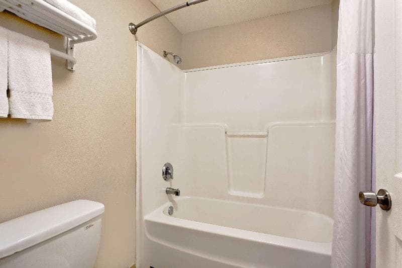 Days Inn By Wyndham Lakewood South Tacoma 3