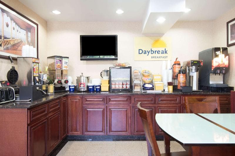 Days Inn By Wyndham Long Island/Copiague photo 1