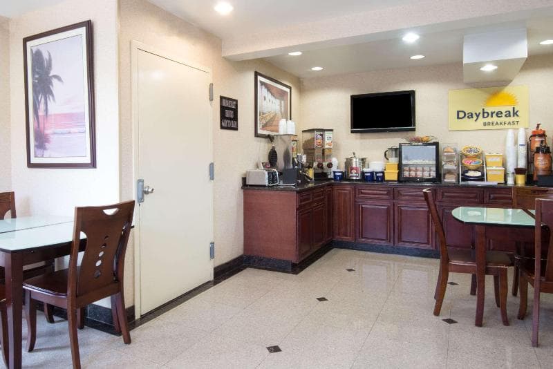 Days Inn By Wyndham Long Island/Copiague 5