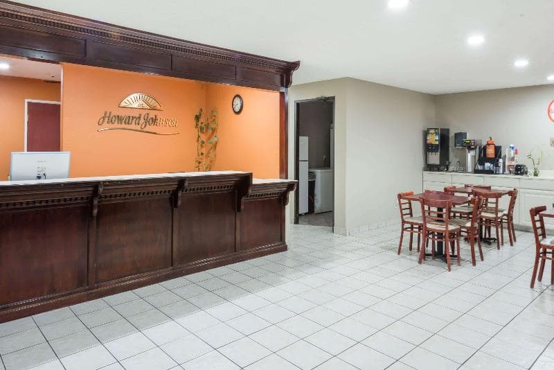 Howard Johnson Express Inn Iowa La 5