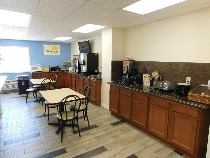 Days Inn By Wyndham West Branch Iowa City Area 3