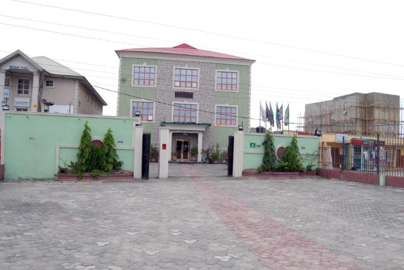Royal Park Hotel & Suites 3