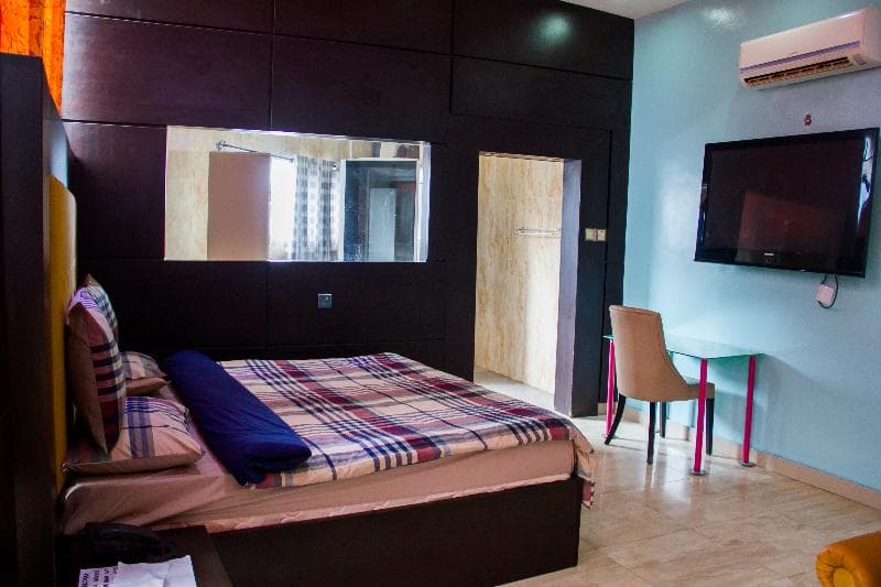 Paris Suites 5
