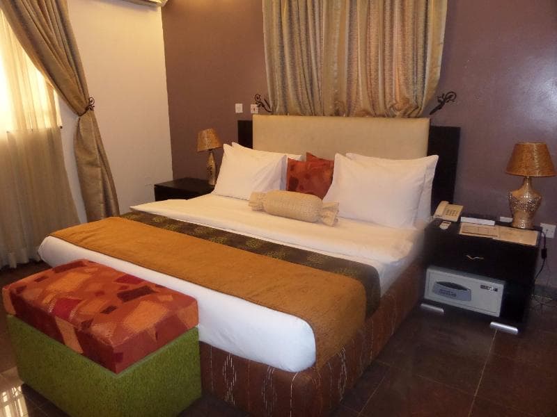 Suru Express Hotel 4