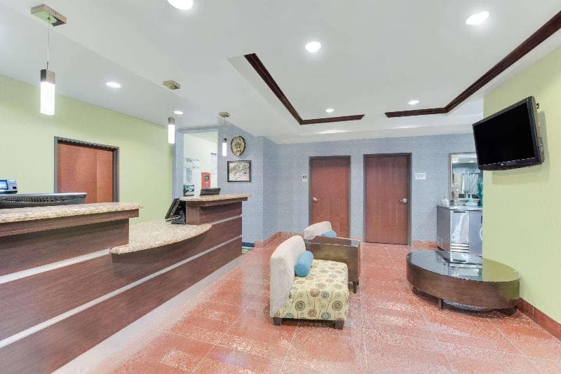 Super 8 by Wyndham Cotulla 4