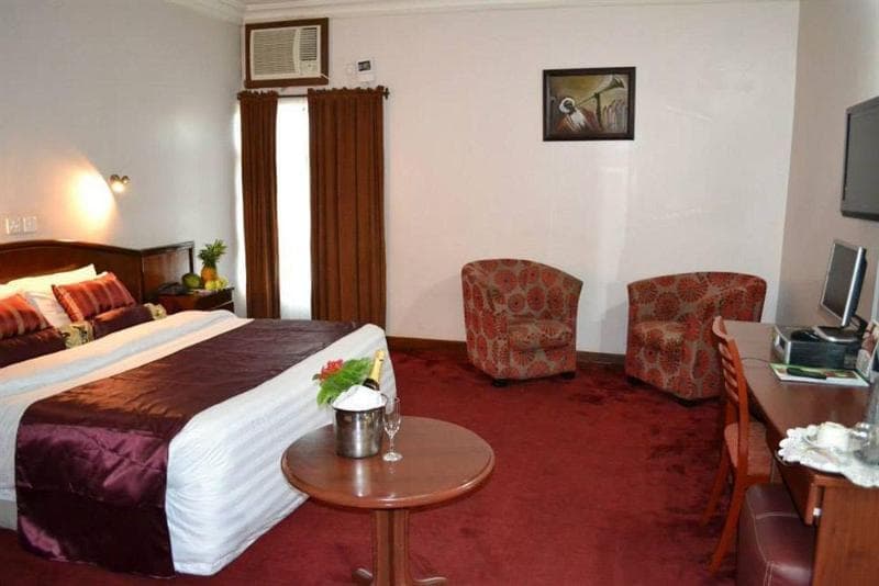 Denis Hotel 5