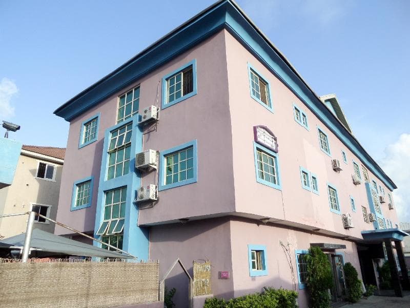 Golden Bird Hotel & Suites main