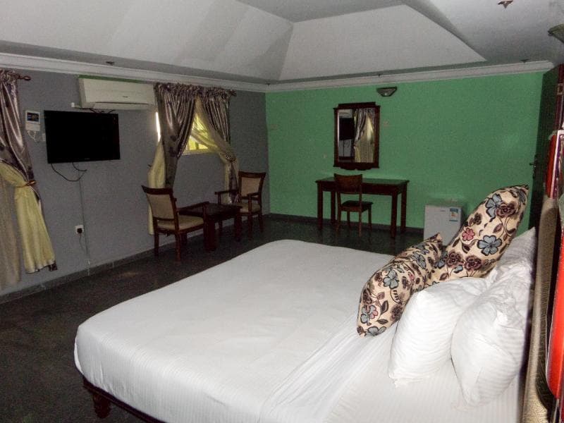 Golden Bird Hotel & Suites 3
