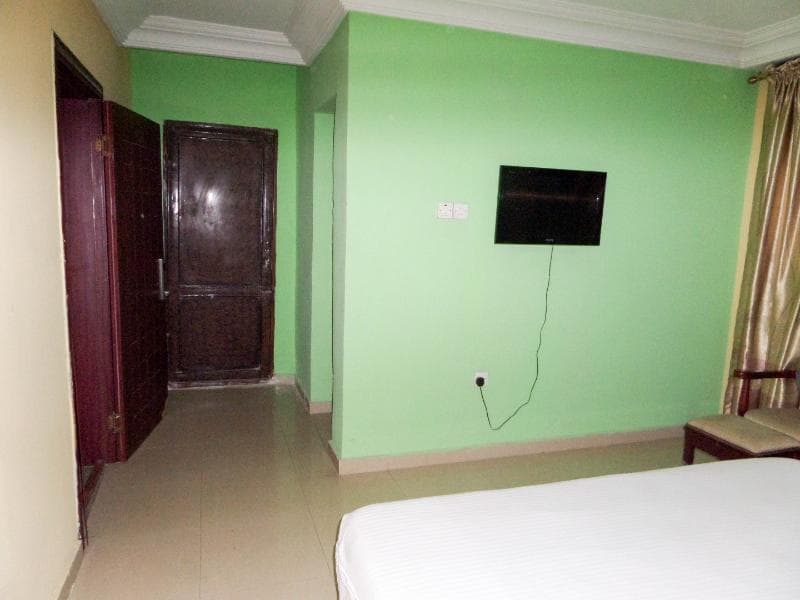 Golden Bird Hotel & Suites 4