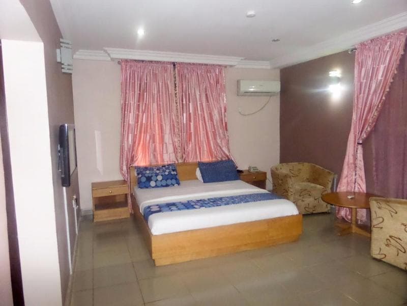 Junbic Apartment And Suites 3