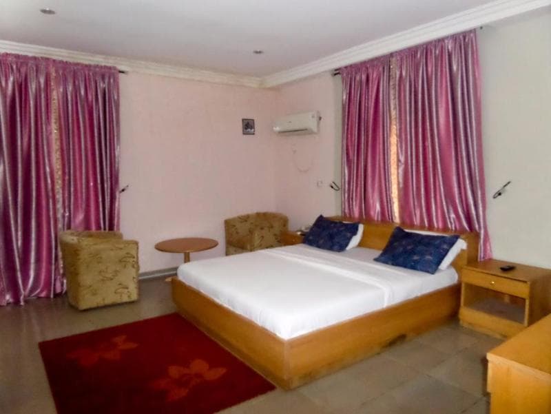 Junbic Apartment And Suites 5