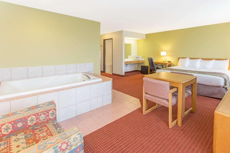 Super 8 By Wyndham Verona/Madison photo 1