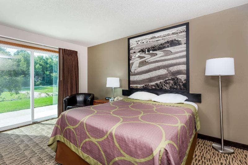 Super 8 By Wyndham Platteville 4