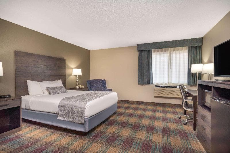 Baymont By Wyndham Baldwin 4