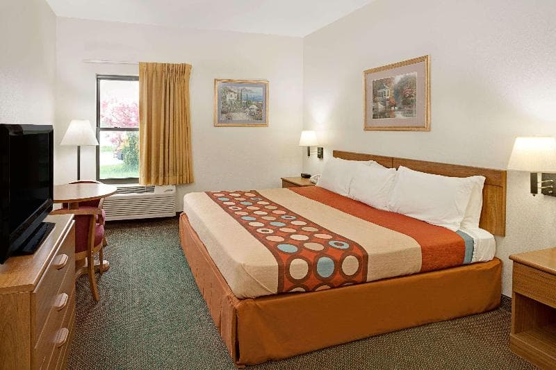 Super 8 By Wyndham Hampshire 3