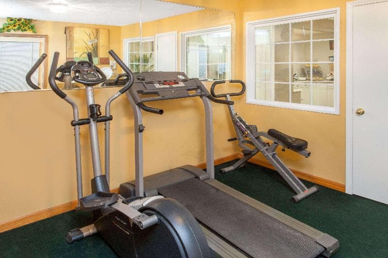 Days Inn by Wyndham Farmer City photo 1