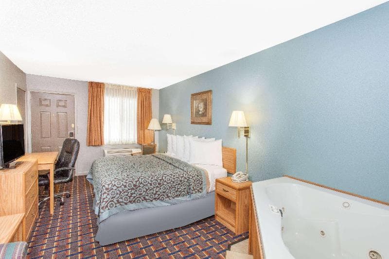 Days Inn by Wyndham Farmer City 4
