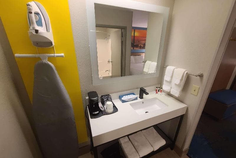Days Inn By Wyndham Johnson Creek 4