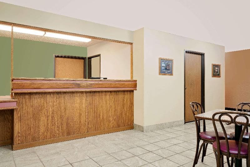 Super 8 By Wyndham Cloquet 4