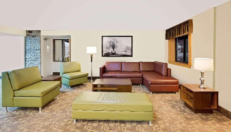 Super 8 by Wyndham St. James 3