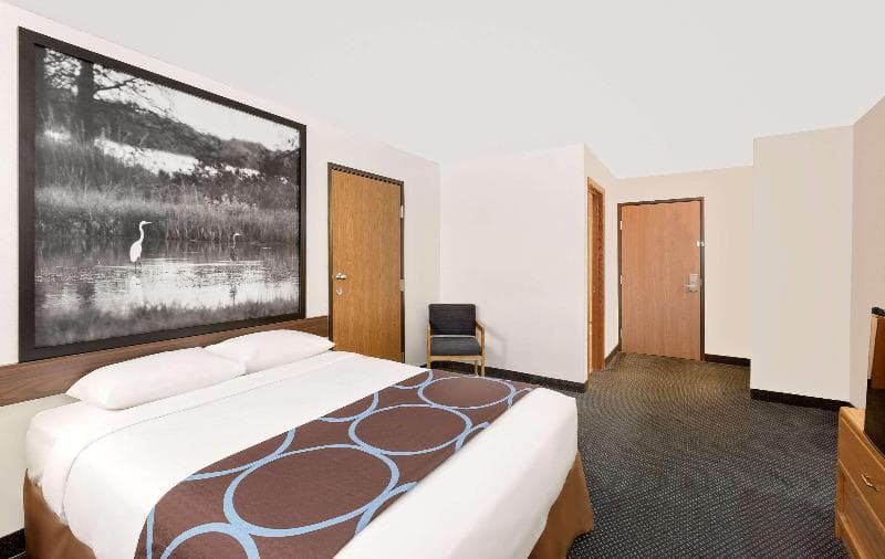 Super 8 by Wyndham St. James 2