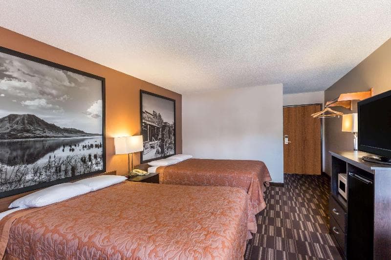 Super 8 By Wyndham Madison 3
