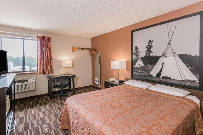 Super 8 By Wyndham Madison 2