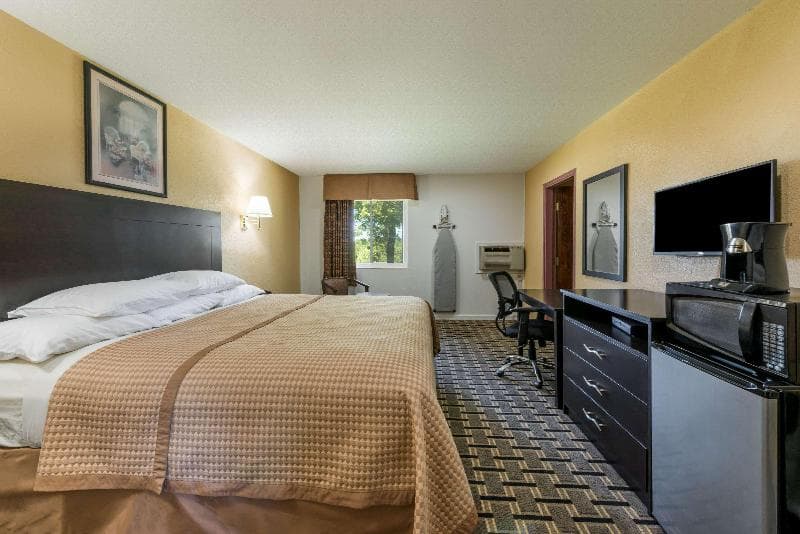 Super 8 By Wyndham Higginsville 2