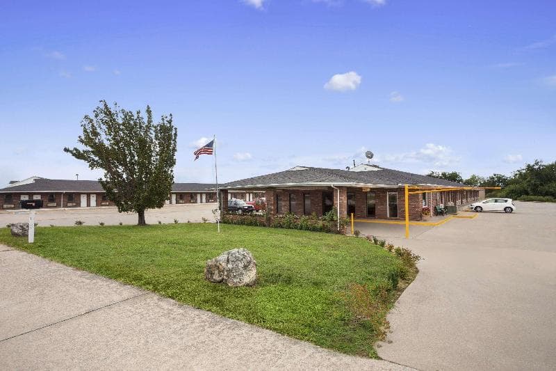 Super 8 By Wyndham Henryetta 5