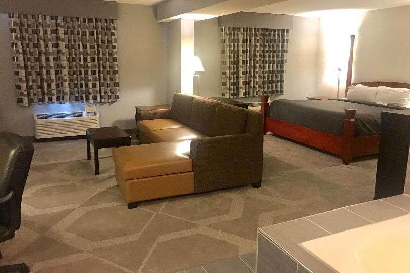 Days Inn By Wyndham Conneaut 4